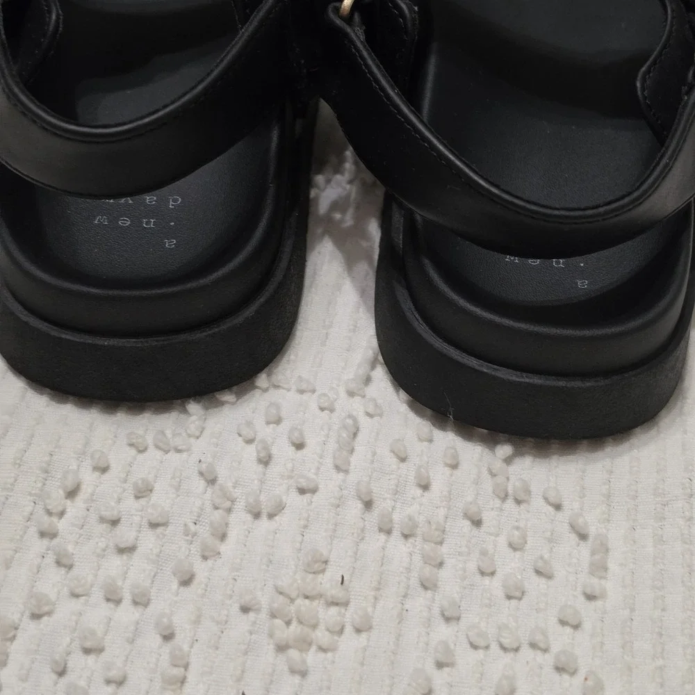 A New Day‎ Jonie Footbed Womens Sandals Comfort Style Versatile Size 7.5